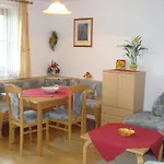 Maxgut Apartment *